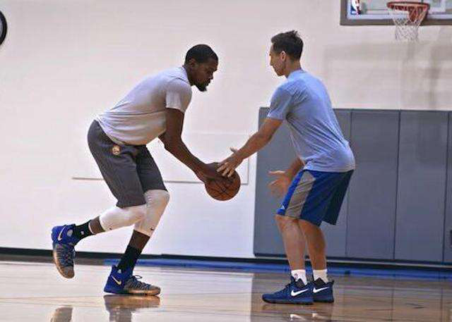 迎来两位前 迎来两位前